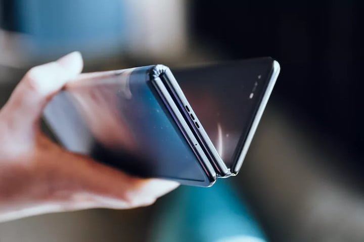 کانسپت گوشی آکاردئونی تی سی ال