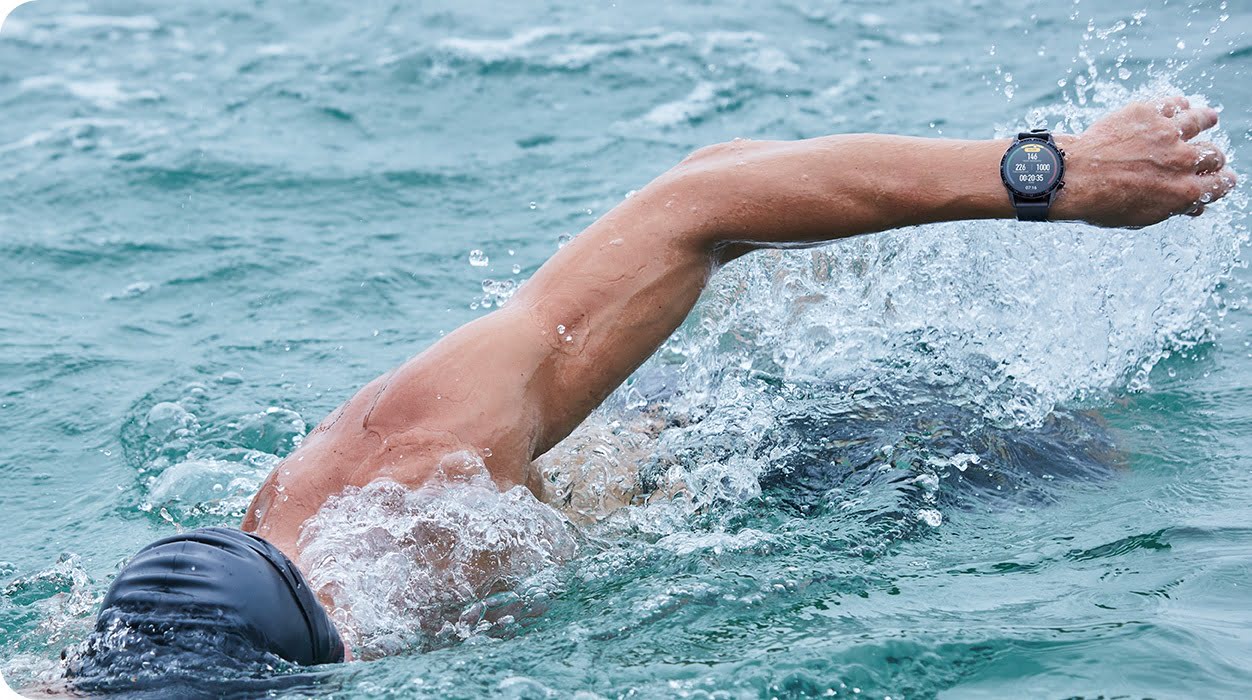 امکانات حرفه‌ای ساعت هوشمند و هدفون بی‌سیم جدید هوآوی برای ورزشکاران