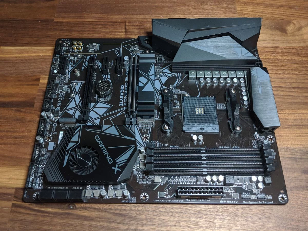 [تصویر:  images_items_gigabyteX570GamingXPhotos10.jpg.webp]