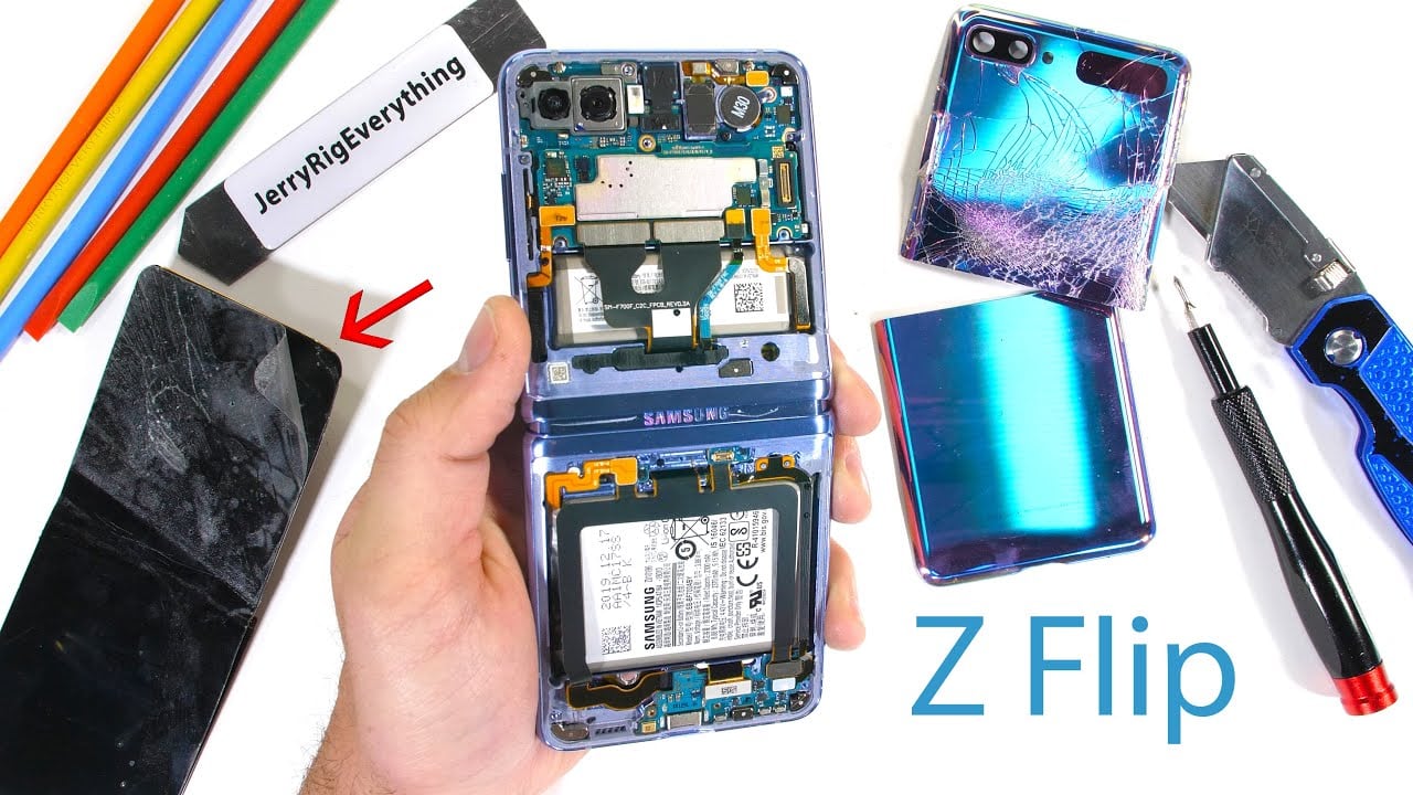 Z дисплей. Дисплей Samsung z Flip. Шарнир Galaxy z Flip. Дисплей Galaxy z Flip 3. Треснул экран самсунг флип.