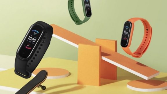 دستبند هوشمند Amazfit Band 5 - صفحه نمایش AMOLED و آنالیز اکسیژن خون