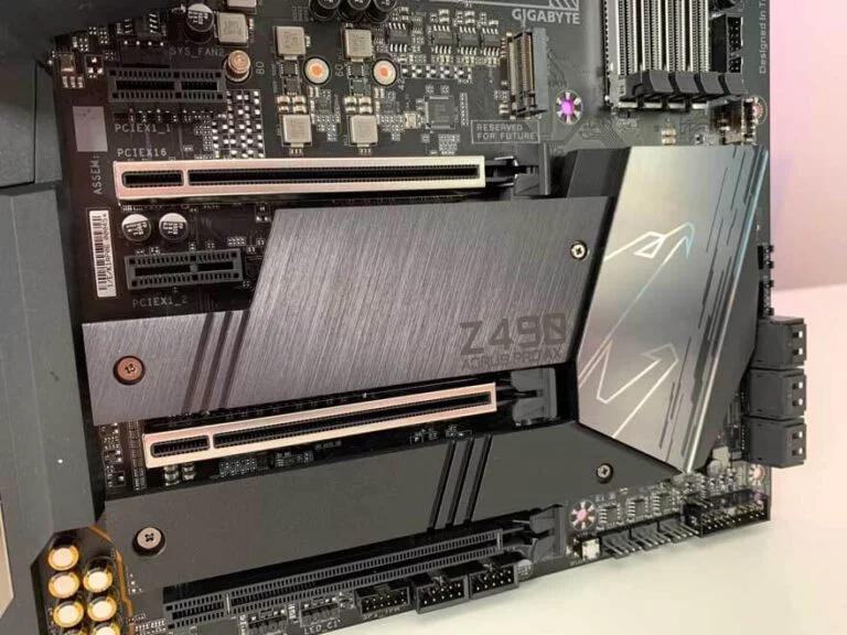 اسلاتهای PCIe مادربرد Gigabyte Z490 AORUS PRO AX
