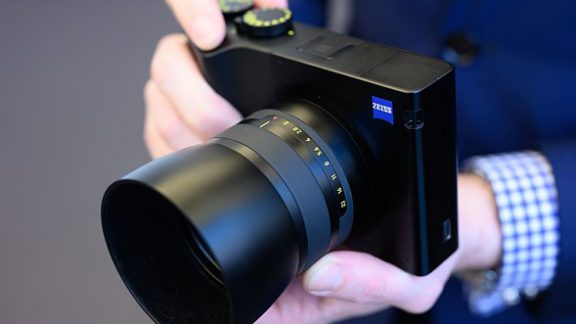 دوربین فول فریم اندروید Zeiss با قیمت 6000 دلار به فروش می‌رسد