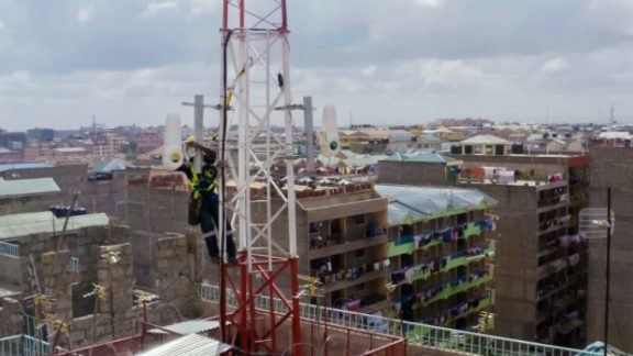 پروژه اتصال بی‌سیم Alphabet با پرتو نور برای فواصل طولانی