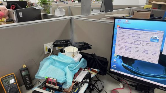 اورکلاک پردازنده 14 ساله Celeron D 347 به 8.36 گیگاهرتز !