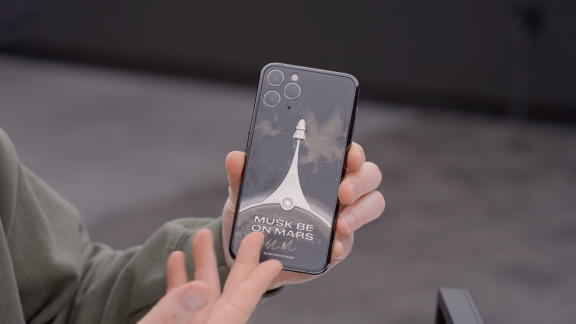 نسخه ایلان ماسک آیفون 11 پرو