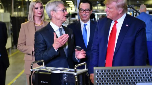 اهدای اولین Mac Pro به ترامپ توسط تیم کوک