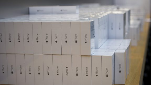 واردات گوشی آیفون