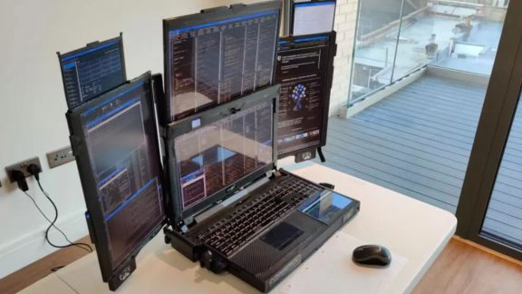 لپتاپ Aurora 7 با هفت نمایشگر - ماشین جنگی متخصصین