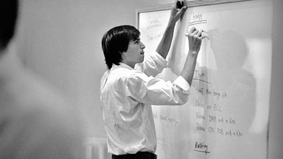 فرم استخدام دست نویس استیو جابز به حراج می‌رود