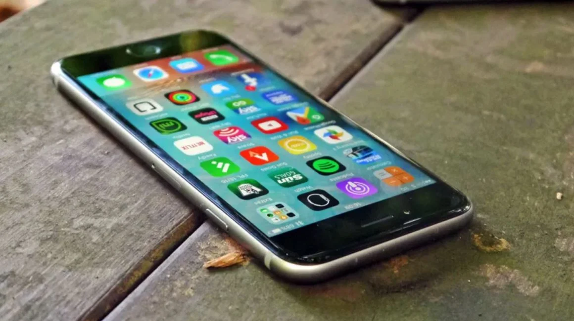 چه دستگاههایی سیستم عامل iOS 15 را دریافت میکنند؟ 01