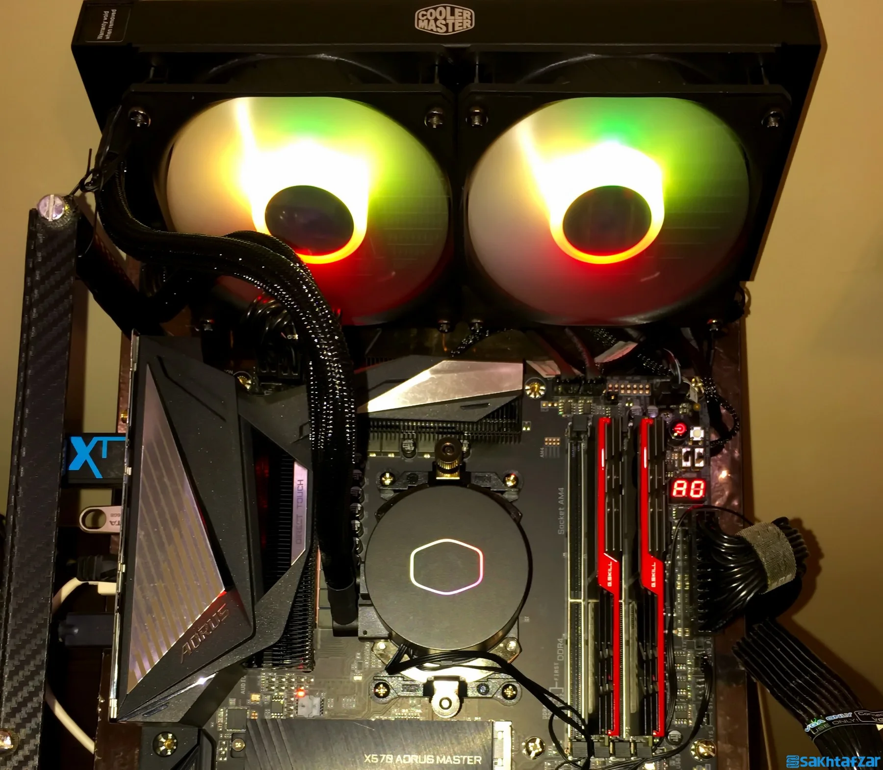 [تصویر:  MasterLiquid-ML240L-ARGB-V2_11.jpg.webp]