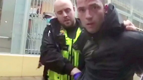 زندانی فراری هنگام خرید بازی دستگیر شد – پای Call Of Duty وسط است