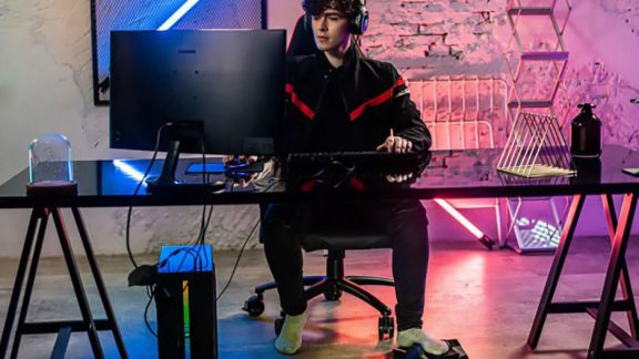 پدال بازی 600 دلاری MSI - گران اما کاربردی