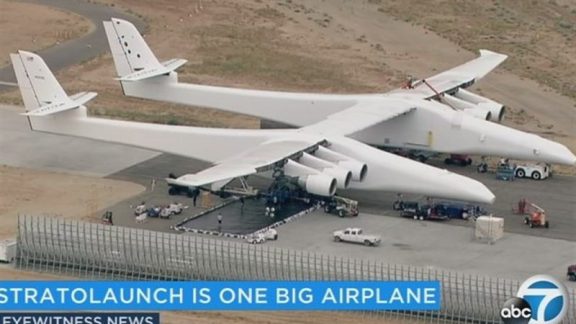 پرواز بزرگترین هواپیمای جهان موفقیت‌آمیز بود