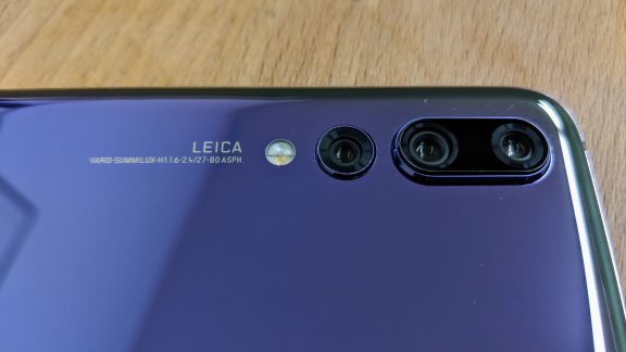 شرکت Leica به دنبال شریک برای تولید گوشی هوشمند با یک شریک است