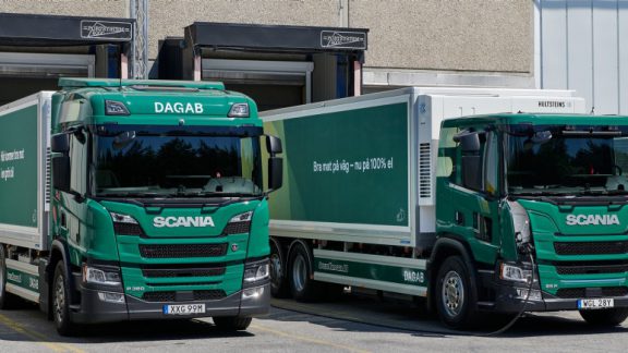 کامیون تمام الکتریکی اسکانیا - سفارش شرکت سوئدی تحویل مواد غذایی
