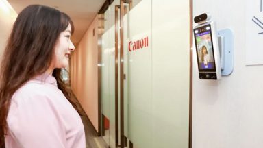 این دیگر خنده دار است – دوربین هوش مصنوعی Canon در دفاتر چینی