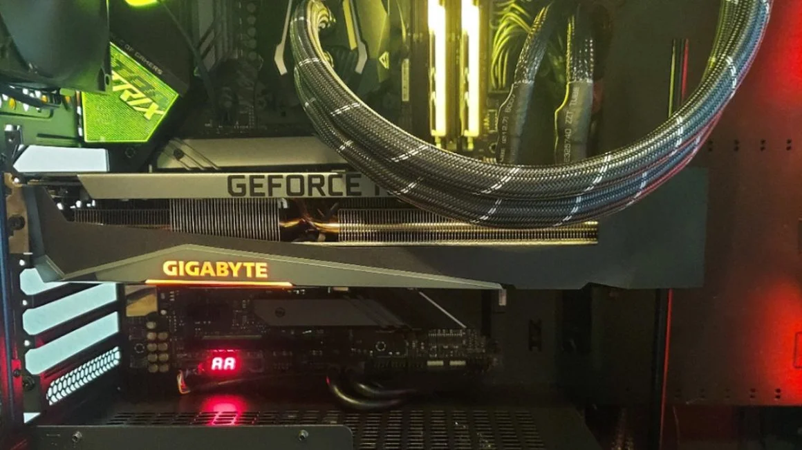 [تصویر:  Gigabyte-RTX3070Ti-GAMINGOC-1160x651.jpg.webp]
