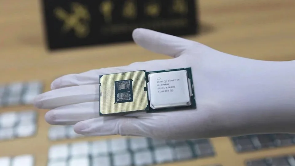 [تصویر:  Intel-Smuggling-Operation-3-960x540.jpg.webp]