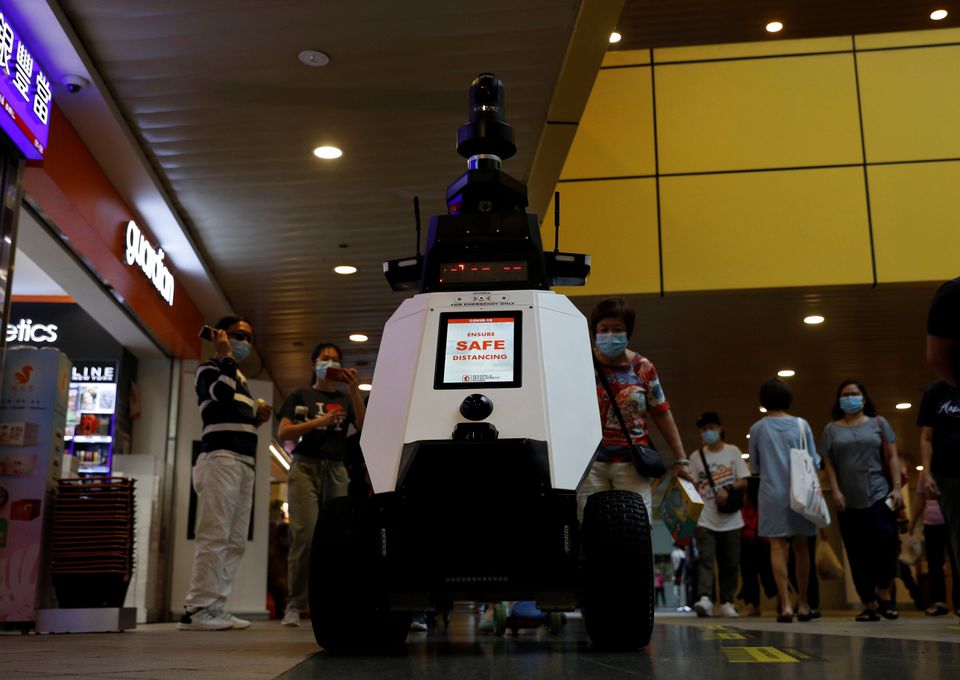استفاده از ربات تشخیص رفتار مردم در امن‌ترین کشور جهان ۵