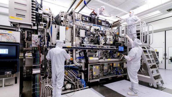 دستگاه EUV شرکت ASML