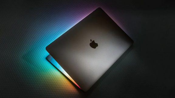 تصویری از نمایشگر M1X MacBook Pro اپل