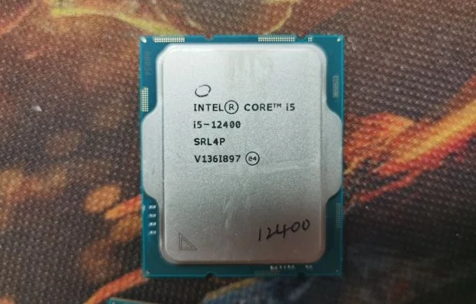 [تصویر:  Intel-Core-i5-12400-QS-CPU_1-2.jpg.webp]