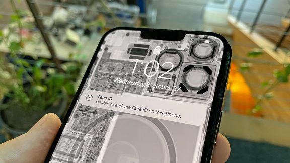 چرا با تعویض نمایشگر آیفون 13 اپل Face ID را از کار می‌افتد