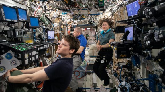 تماشا کنید: گشت و گذاری در ایستگاه فضایی بین المللی