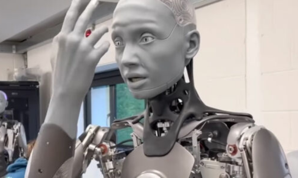 تماشا کنید: ربات انسان نما با عکس العمل چهره‌ی فوق العاده تولید شد ۲