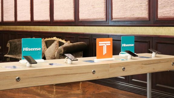 مراسم رونمایی از گوشی های هوشمند هایسنس در بازار ایران