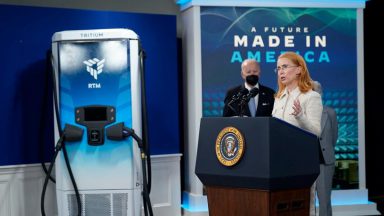 آقای هزینه! - بودجه 5 میلیارد دلاری بایدن برای ایستگاه شارژ خودروهای برقی