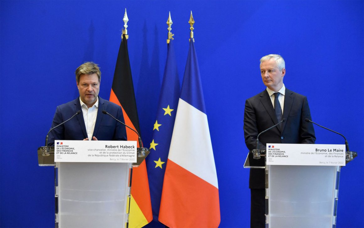 روبرت هابک (وزیر اقتصاد آلمان) و برنور لو میر (وزیر دارایی فرانسه)