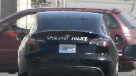 افسران پلیس از خودروی تسلای پلیس راضی نیست