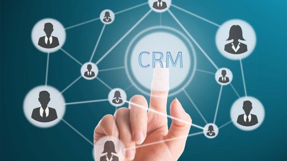تفاوت نرم افزار crm تحت وب با crm ابری، کدامیک بهتر است؟