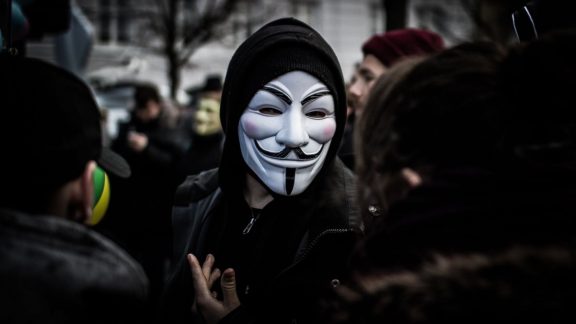 دشمن جلوی دروازه‌ها - ایجاد ترافیک در مسکو توسط Anonymous