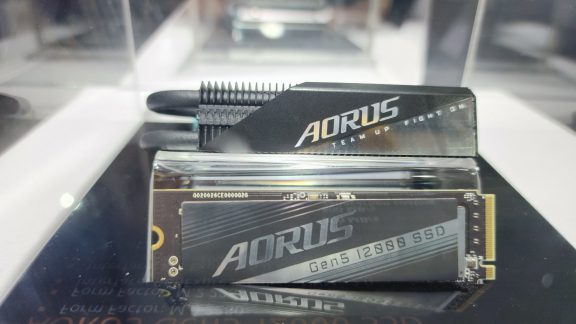تصویر اس اس دی AORUS Gen5 12000