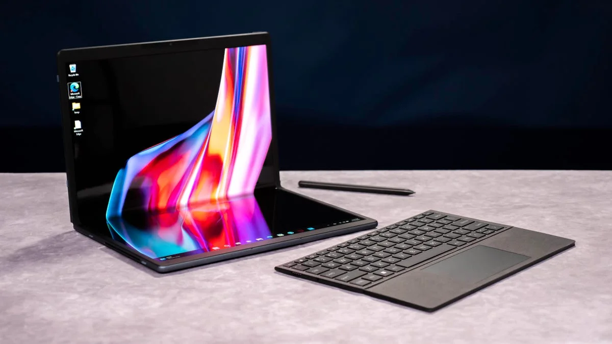 HP Spectre Fold نازکترین لپتاپ تاشوی 17 اینچی جهان است