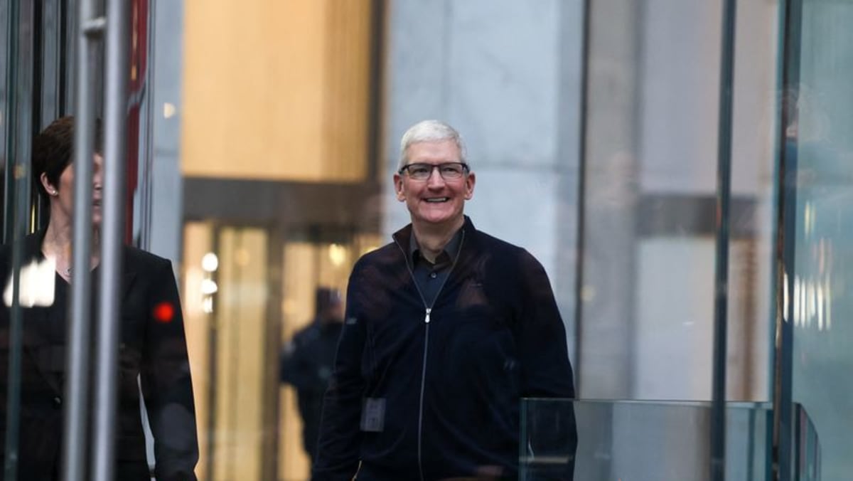 پرونده شکایت از اپل به دلیل حقوق زیاد تیم کوک بسته شد