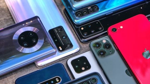 آمار رسمی واردات 3.2 میلیارد دلار گوشی موبایل به کشور در سال 1402