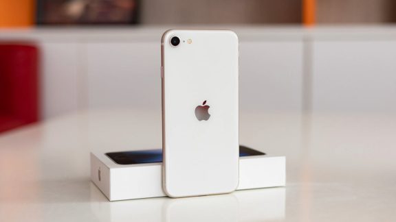 سامسونگ پیشنهاد اپل برای عرضه پنل های OLED برای آیفون SE 4 را رد کرد