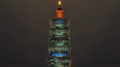 گیگابایت بر فراز برج تایپه101