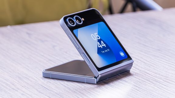 بررسی گوشی گلکسی زد فلیپ 6 سامسونگ (Samsung Galaxy Z Flip6)