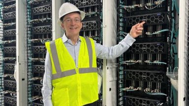 بازدید پت کلسینگر از مرکز داده ایلان ماسک