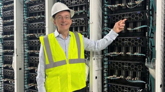 بازدید پت کلسینگر از مرکز داده ایلان ماسک