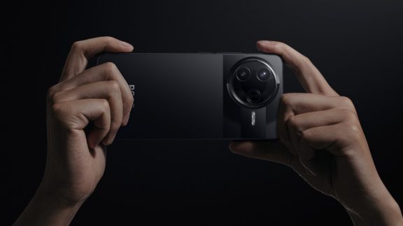 گوشی Poco F7 Pro با پردازنده Snapdragon 8 Gen 3 و باتری 6,000 میلی‌آمپر ساعتی معرفی شد