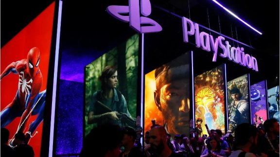 شوکیس بزرگ پلی استیشن