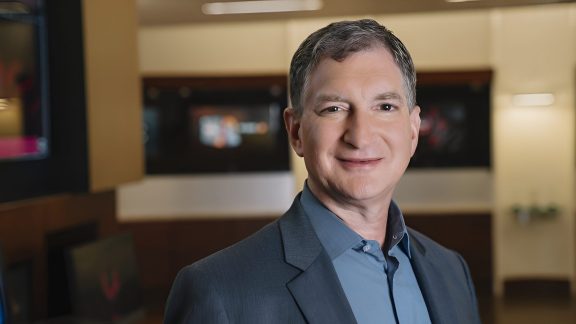 AMD گوشی و لپتاپ را بهعنوان فرصتی برای به چالش کشیدن هوش مصنوعی انویدیا میبیند