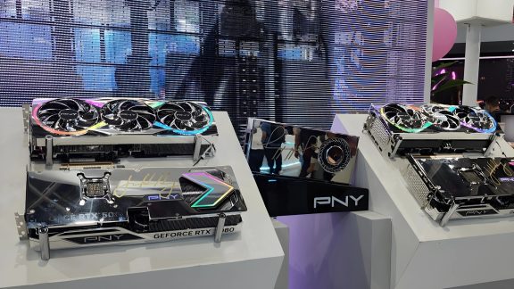 PNY گرافیک‌های RTX 5090 و RTX 5080 Iron Core را با بدنه کروم عرضه می‌کند